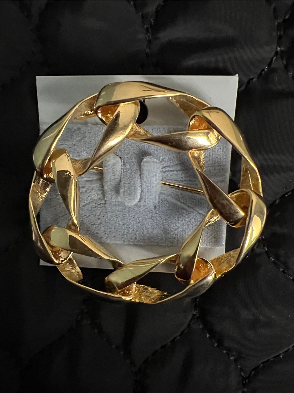 Gold Tone Twisted Link Circular Brooch 80s vintage
